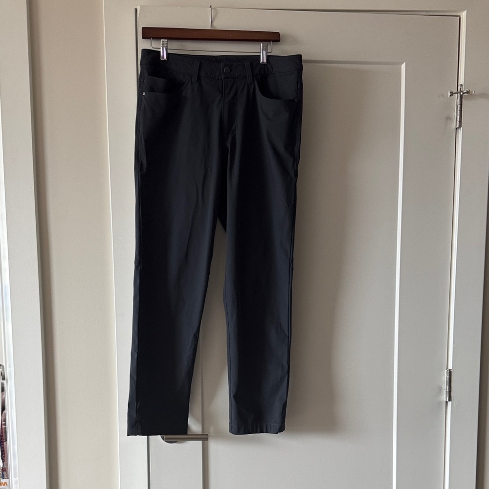 Lululemon Classic Fit ABC Men’s 5 pocket 32/30L